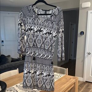 White House Black Market Monochrome Long Sleeve Dress